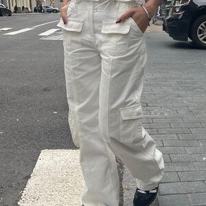 Brandy Melville Kim Cargo Pants Low Waisted, Size Small. Super cute!